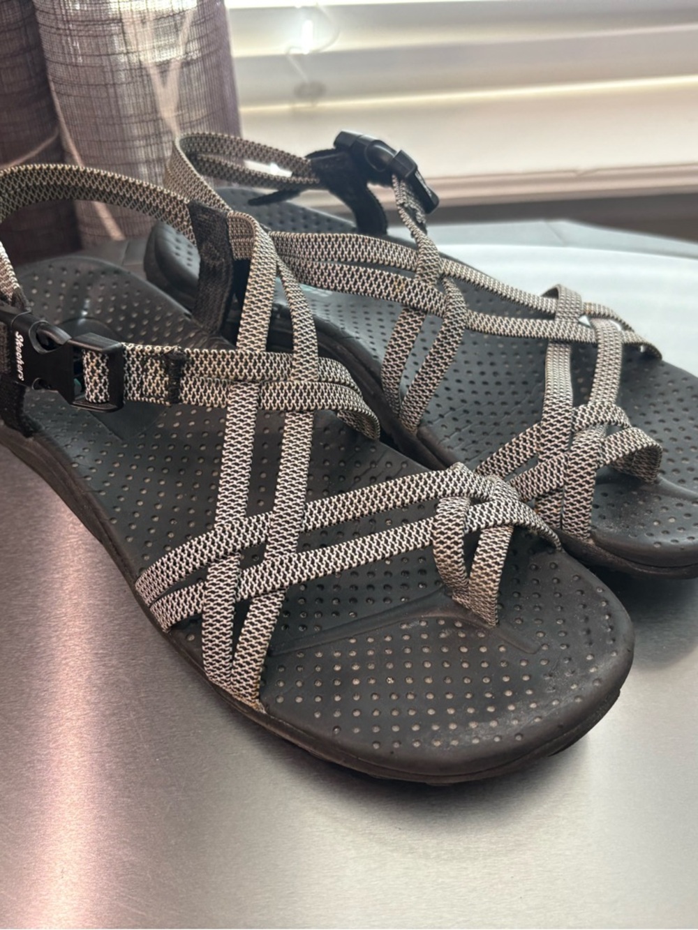 Sketchers Reggae sandals 8